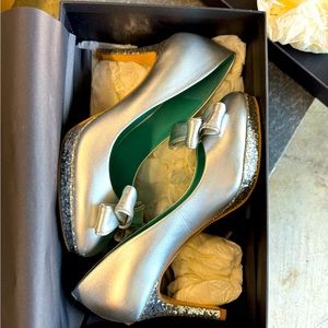 Glistening Silver 3" Heels - Perfect for Parties! Size 6.5